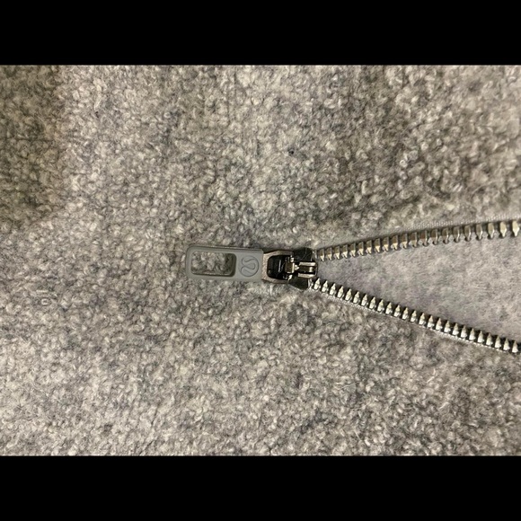 Used lululemon 1/2 Zip Sherpa, size large - Picture 3 of 4